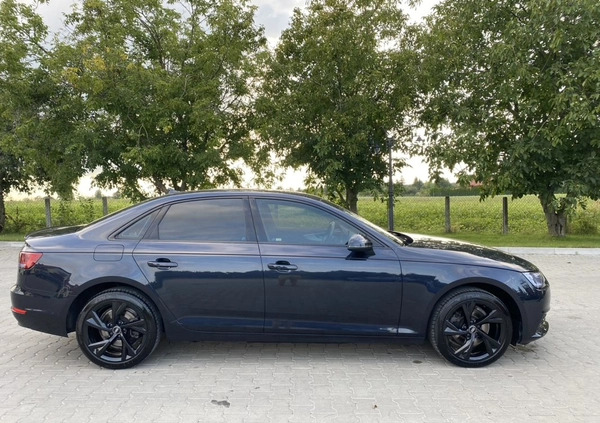 Audi A4 cena 82900 przebieg: 104573, rok produkcji 2017 z Chełm małe 326